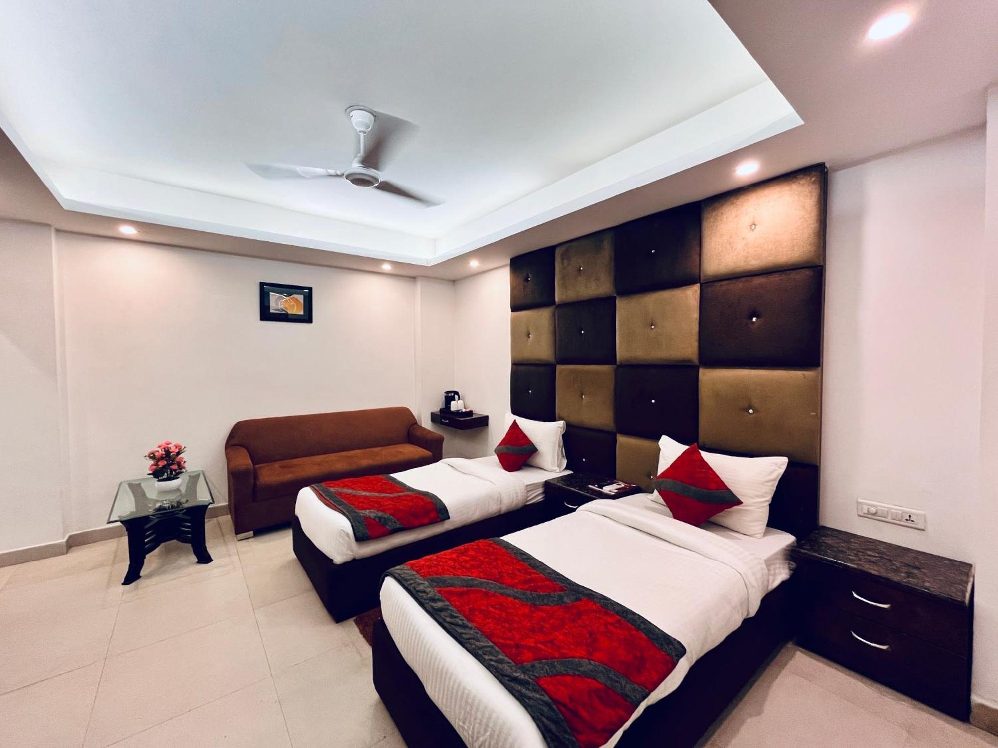 Hotel The Gold Inn - Karol Bagh Delhi Экстерьер фото