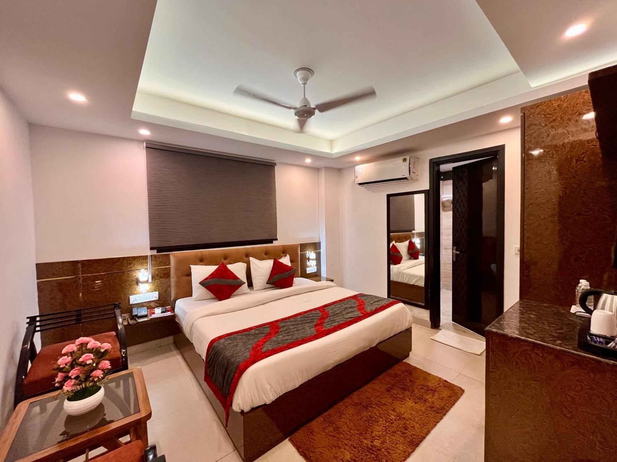 Hotel The Gold Inn - Karol Bagh Delhi Экстерьер фото