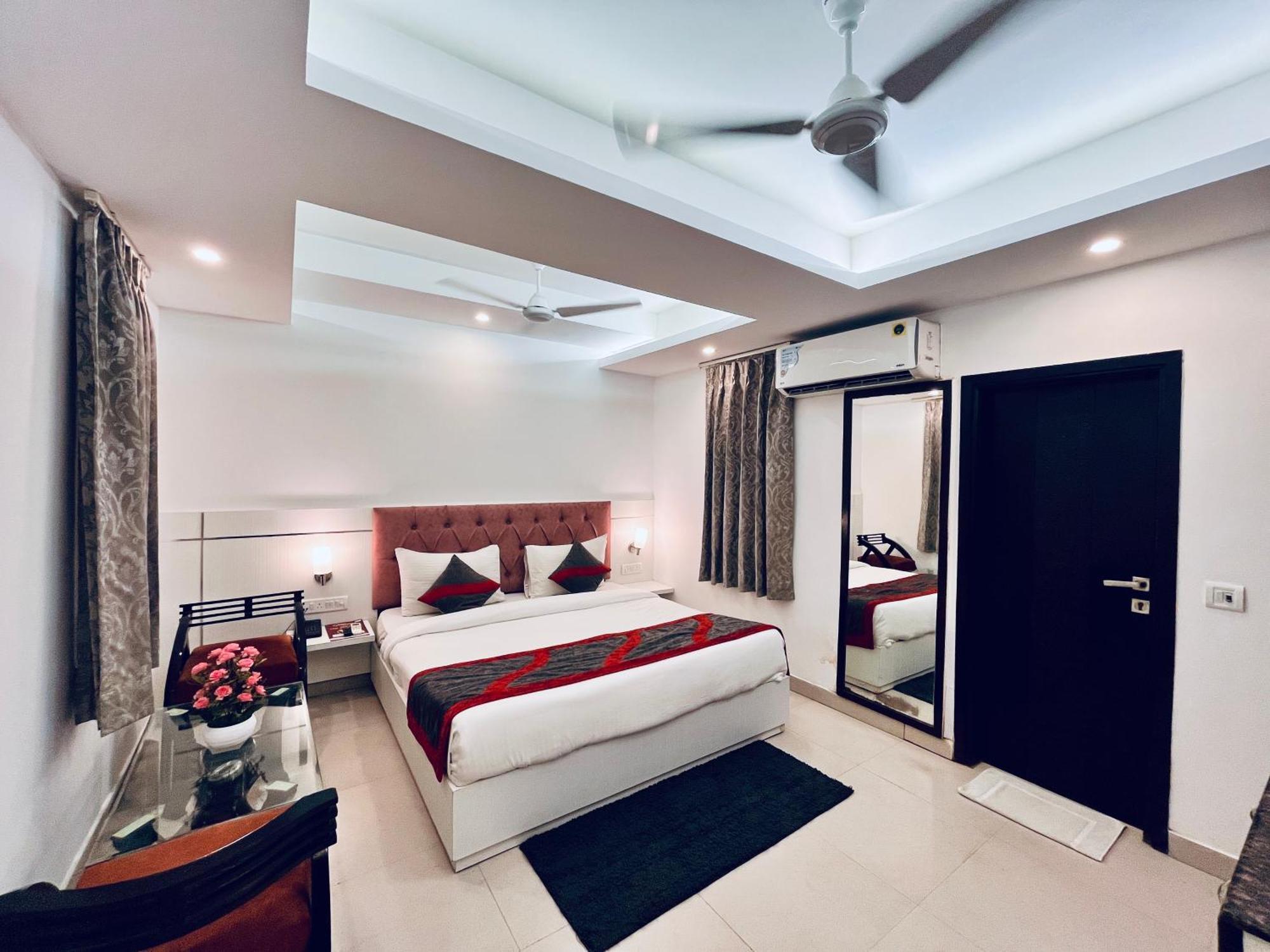 Hotel The Gold Inn - Karol Bagh Delhi Экстерьер фото